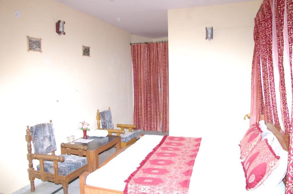 Hotel Arsh International Найнитал Номер фото