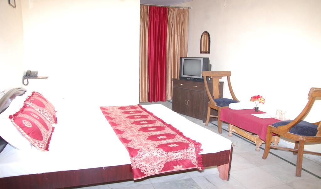 Hotel Arsh International Найнитал Номер фото