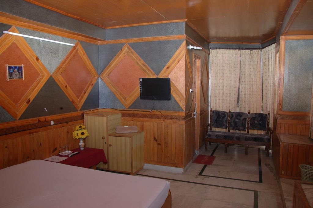 Hotel Arsh International Найнитал Экстерьер фото