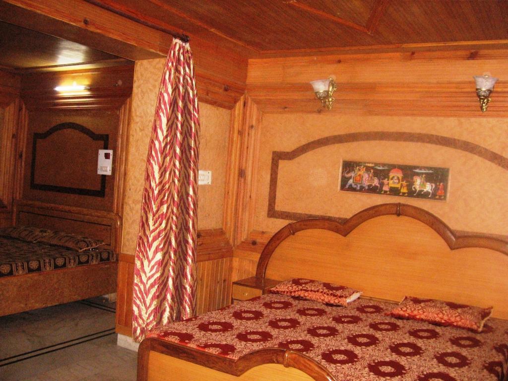 Hotel Arsh International Найнитал Экстерьер фото